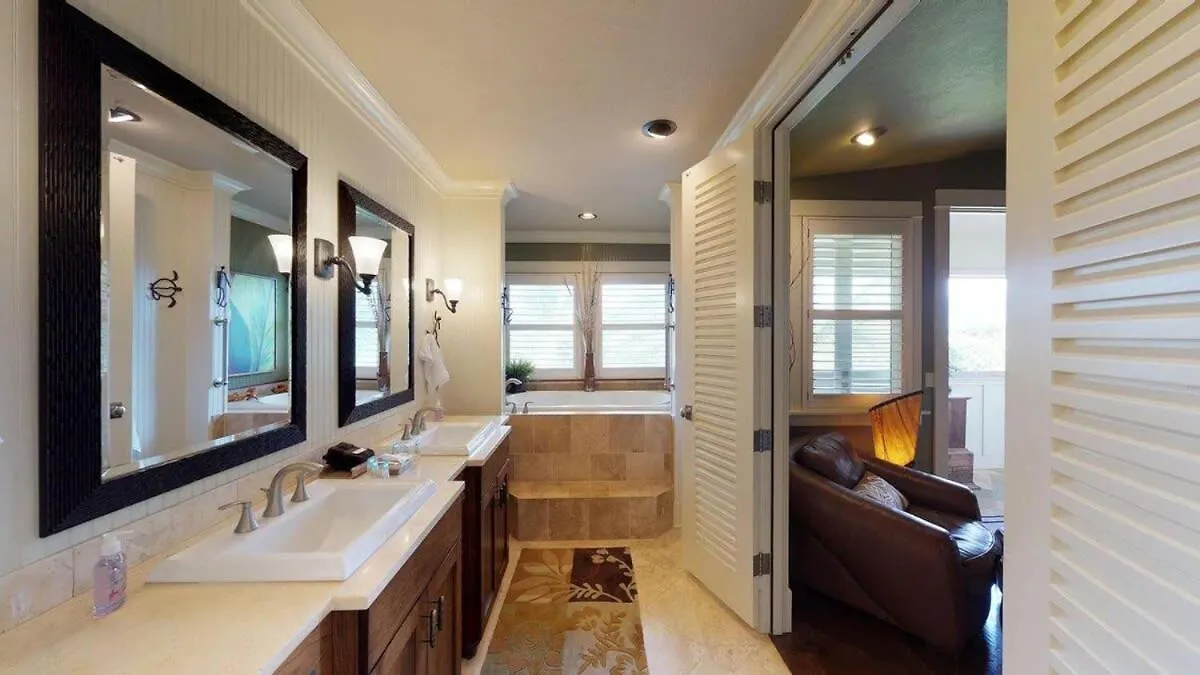 C300 Custom 4 Bedroom Ocean View Penthouse Koloa